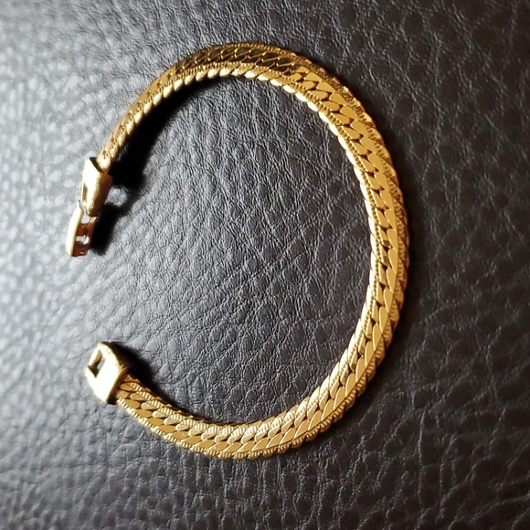 VTG Napier bracelet - Picture 1 of 8
